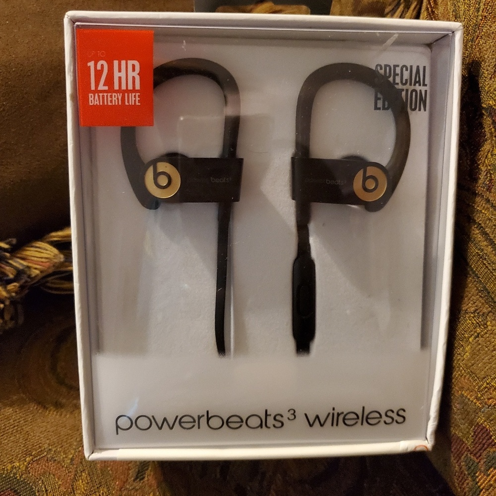 ☆SOLD☆ Powerbeats 3